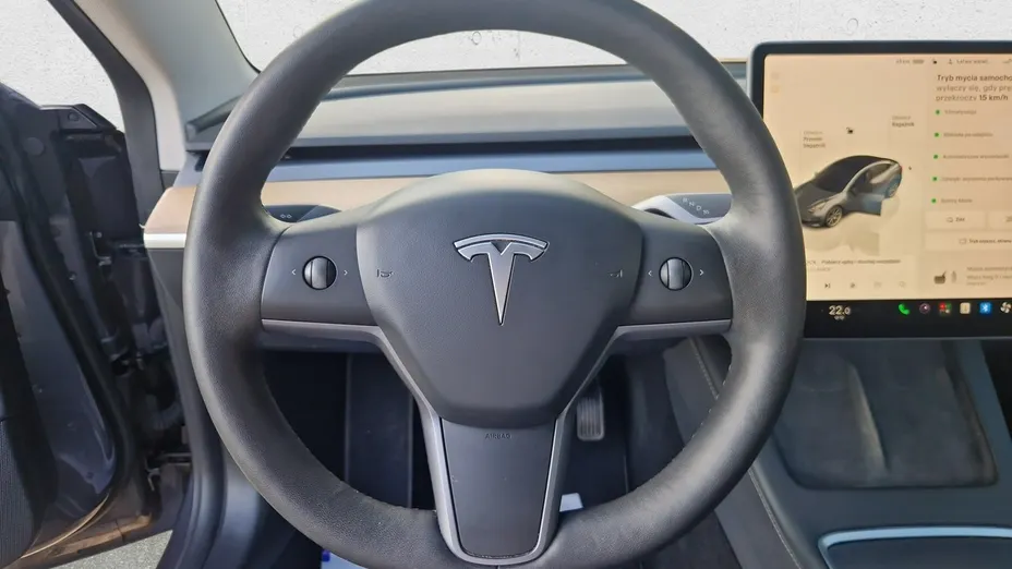 TESLA Model 3 -