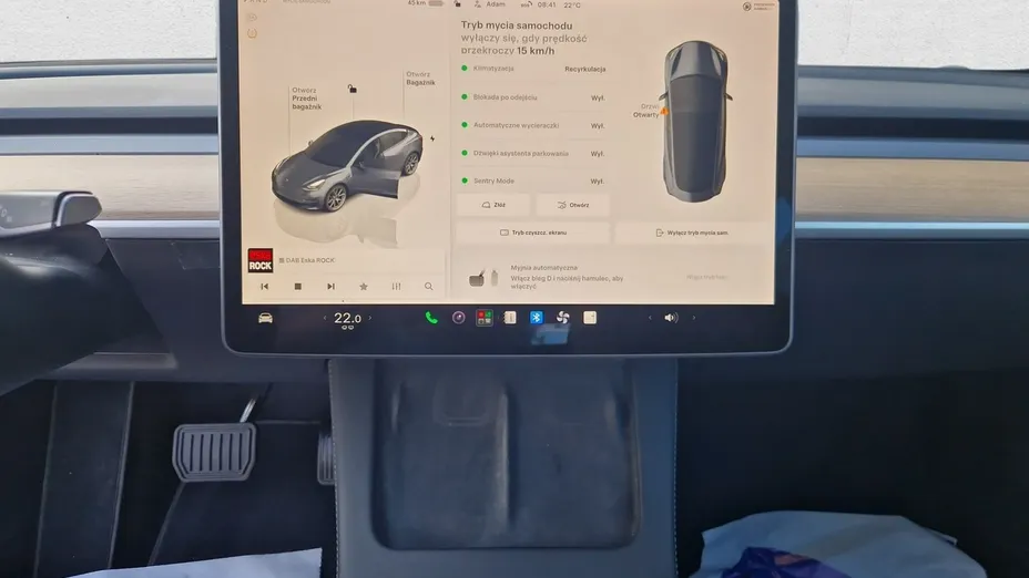 TESLA Model 3 -