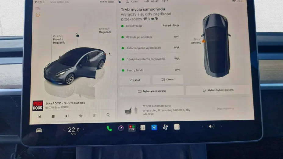 TESLA Model 3 -