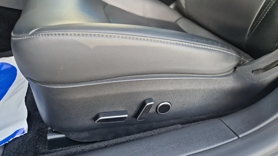 TESLA Model 3 -