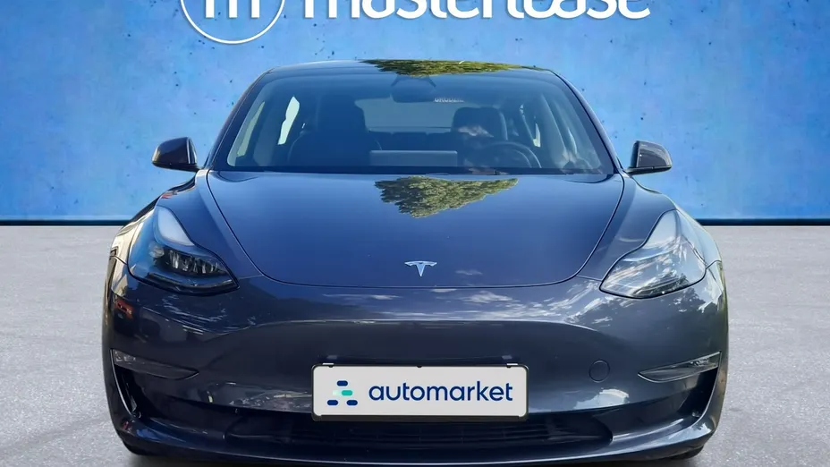 TESLA Model 3 -