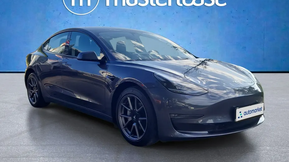 TESLA Model 3 -