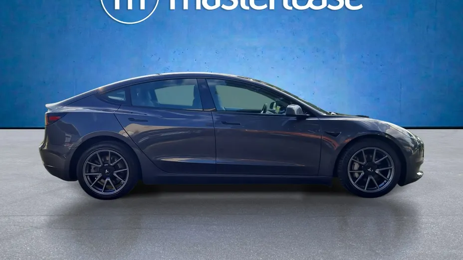 TESLA Model 3 -