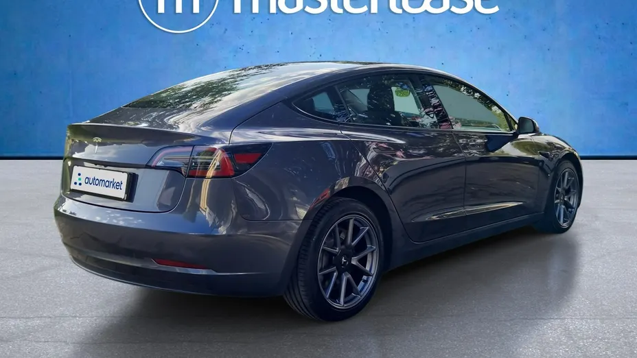 TESLA Model 3 -
