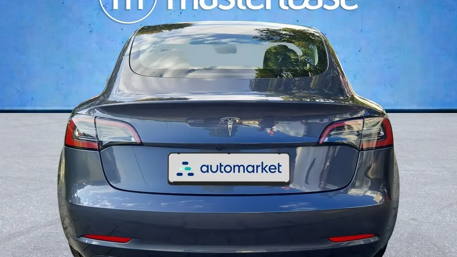 TESLA Model 3 -