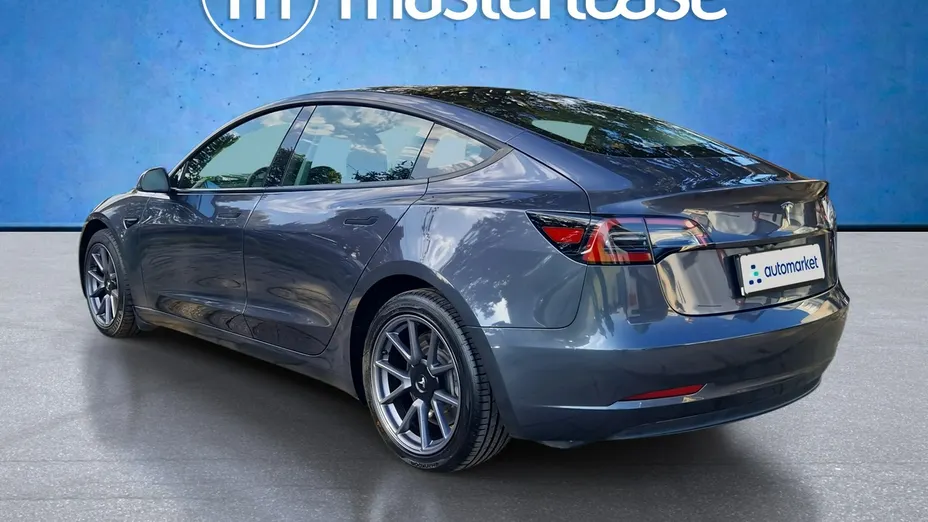 TESLA Model 3 -