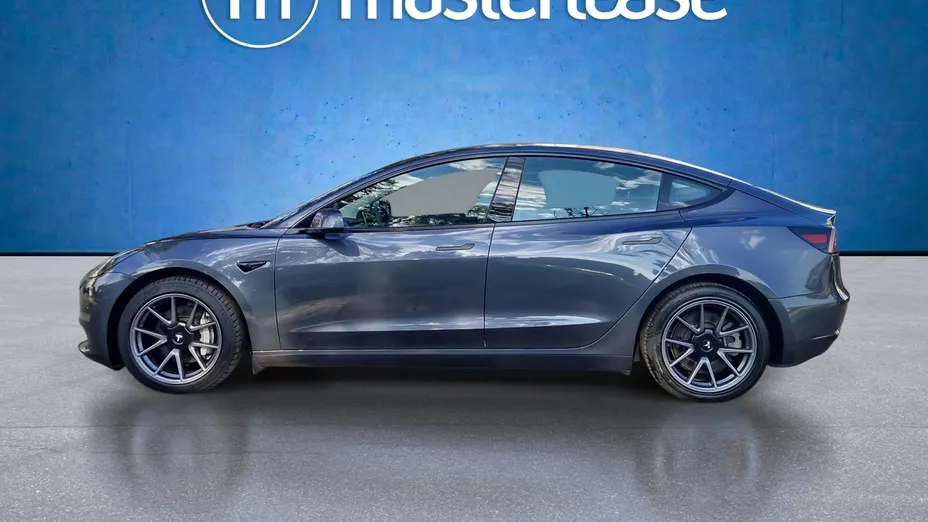 TESLA Model 3 -