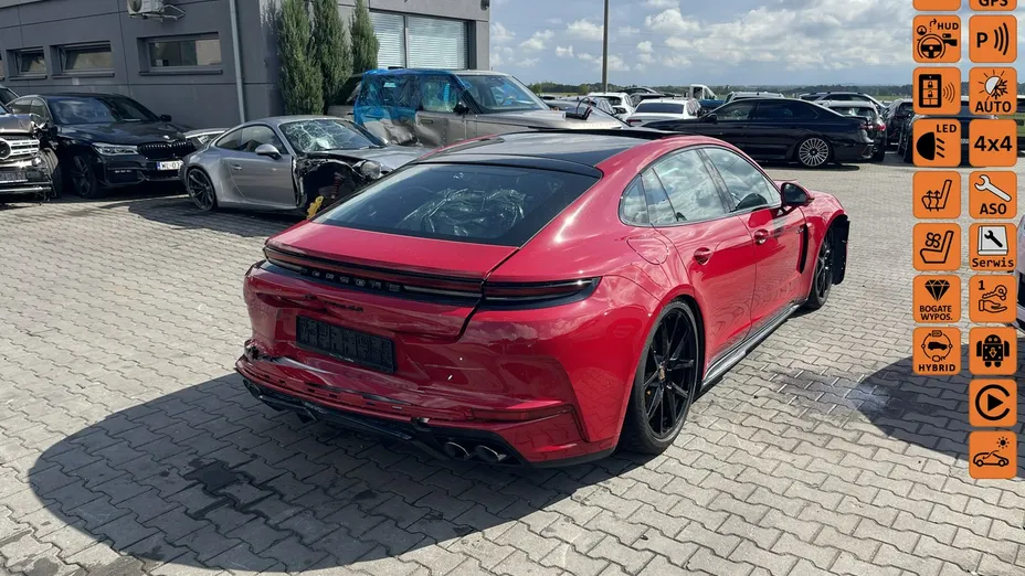 PORSCHE Panamera -