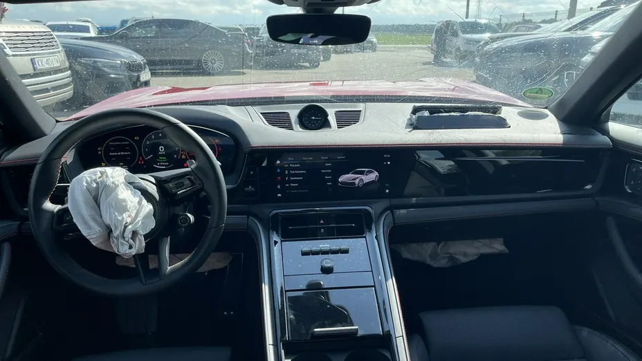 PORSCHE Panamera -
