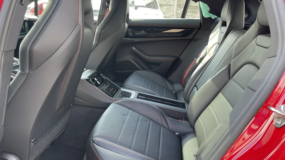 PORSCHE Panamera -