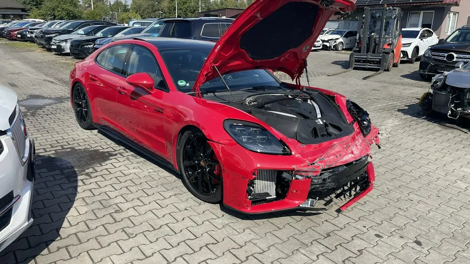 PORSCHE Panamera -