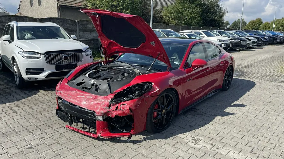 PORSCHE Panamera -