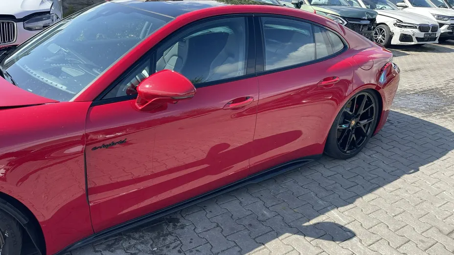 PORSCHE Panamera -