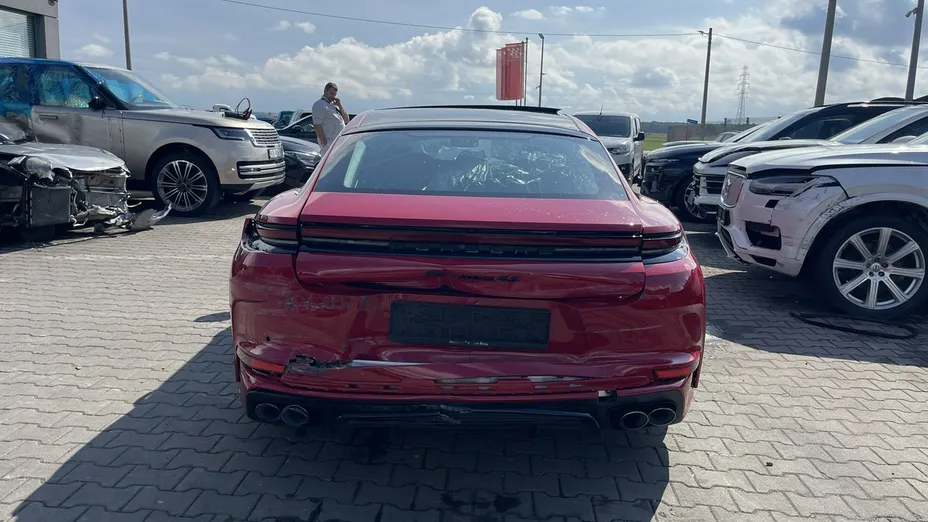 PORSCHE Panamera -