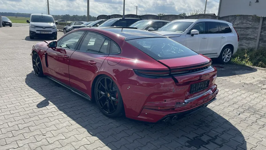 PORSCHE Panamera -