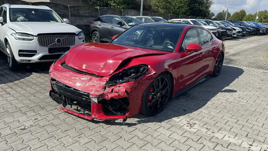 PORSCHE Panamera -