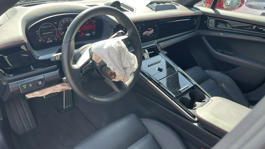 PORSCHE Panamera -