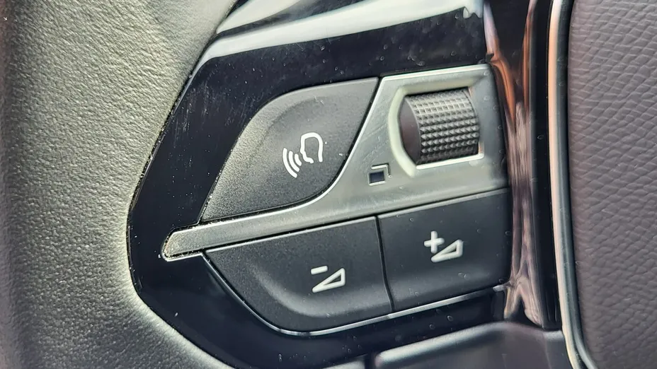 PEUGEOT 3008 -