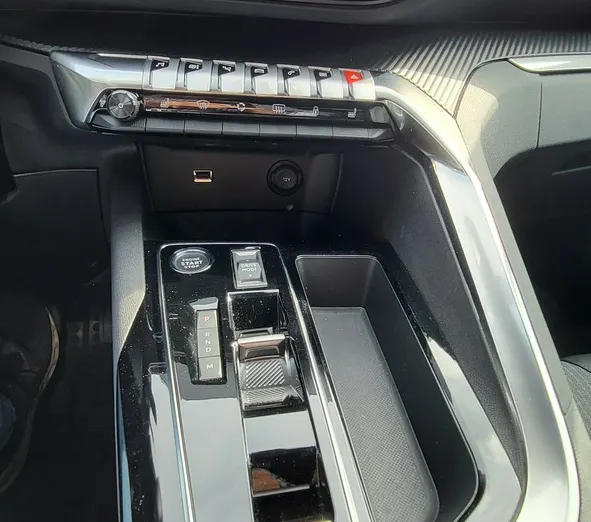 PEUGEOT 3008 -