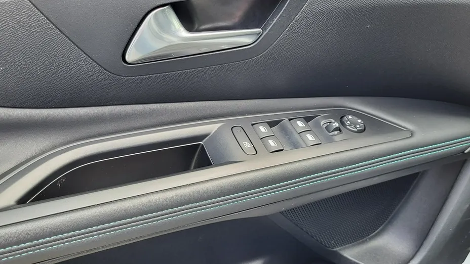 PEUGEOT 3008 -
