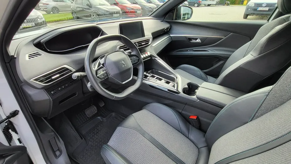 PEUGEOT 3008 -