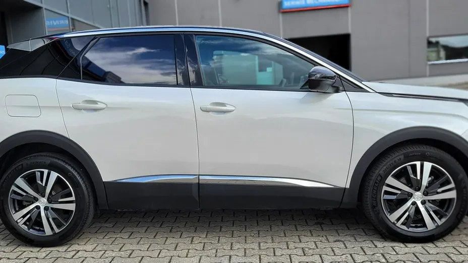 PEUGEOT 3008 -