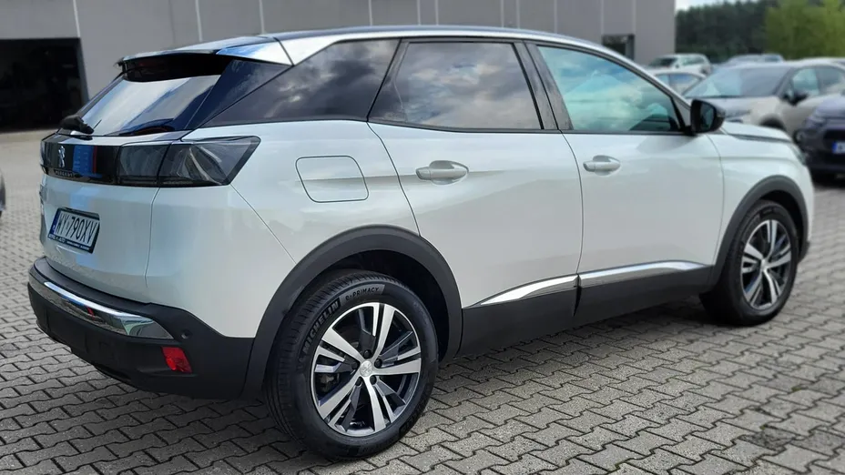 PEUGEOT 3008 -
