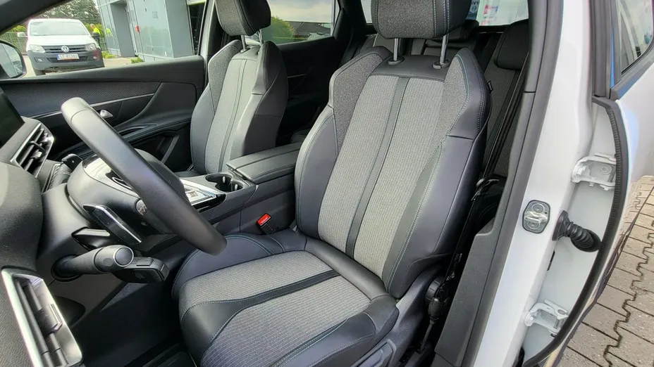 PEUGEOT 3008 -