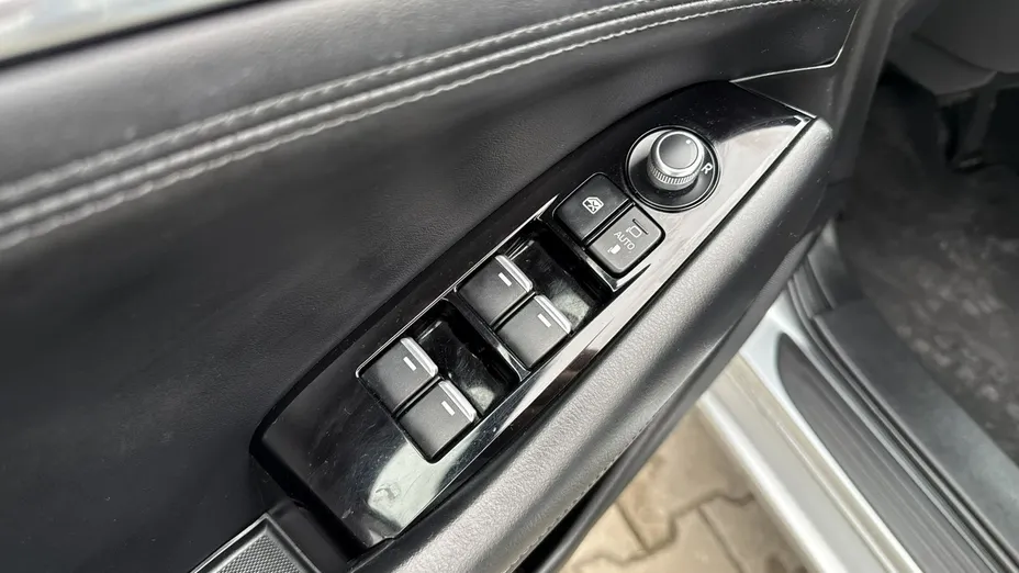 MAZDA 6 -