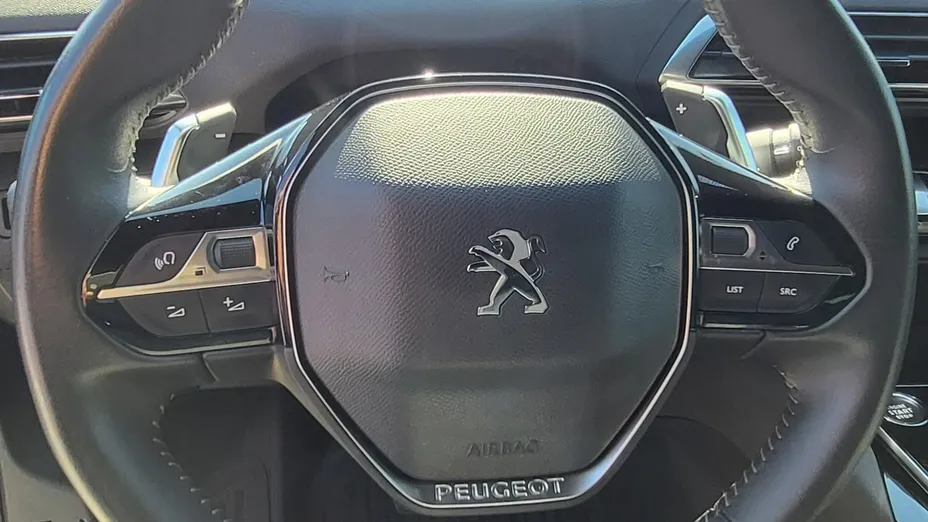 PEUGEOT 3008 -