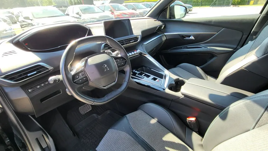 PEUGEOT 3008 -