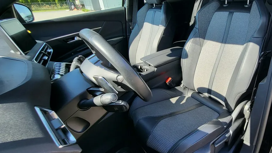 PEUGEOT 3008 -