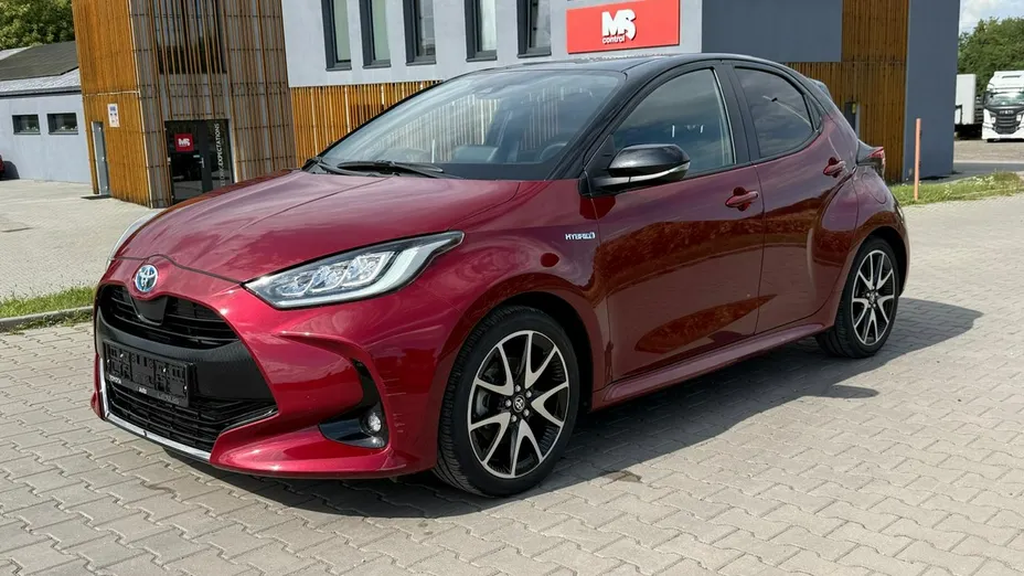 TOYOTA Yaris -