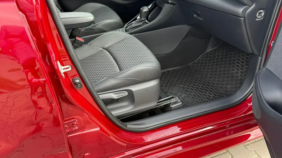 TOYOTA Yaris -