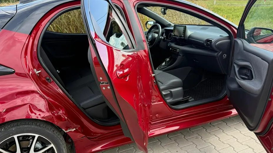 TOYOTA Yaris -