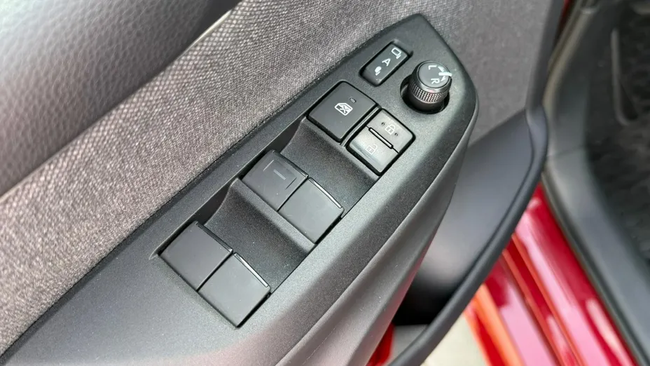TOYOTA Yaris -