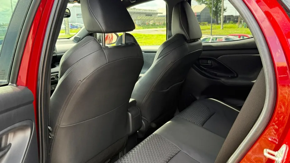 TOYOTA Yaris -