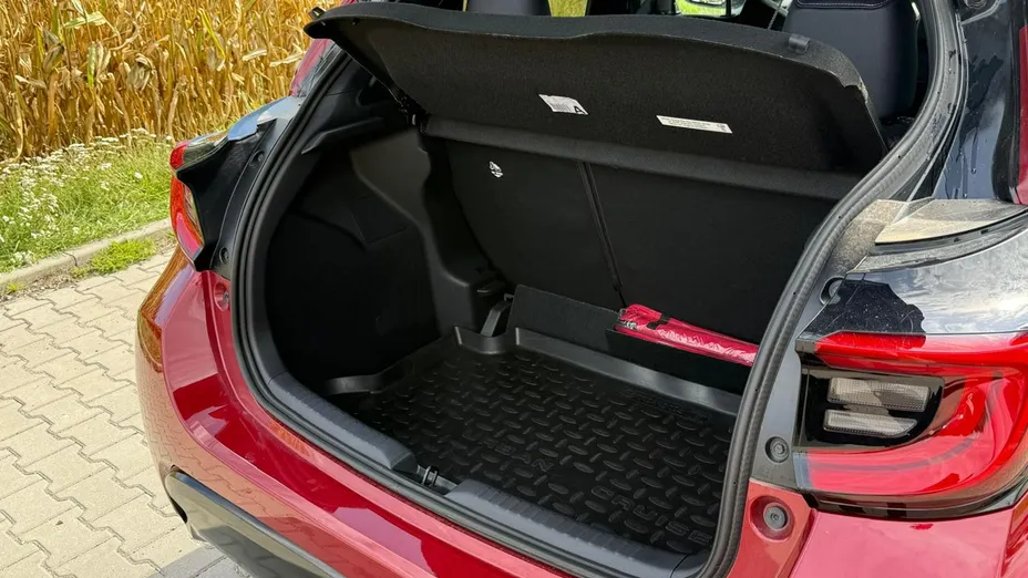 TOYOTA Yaris -