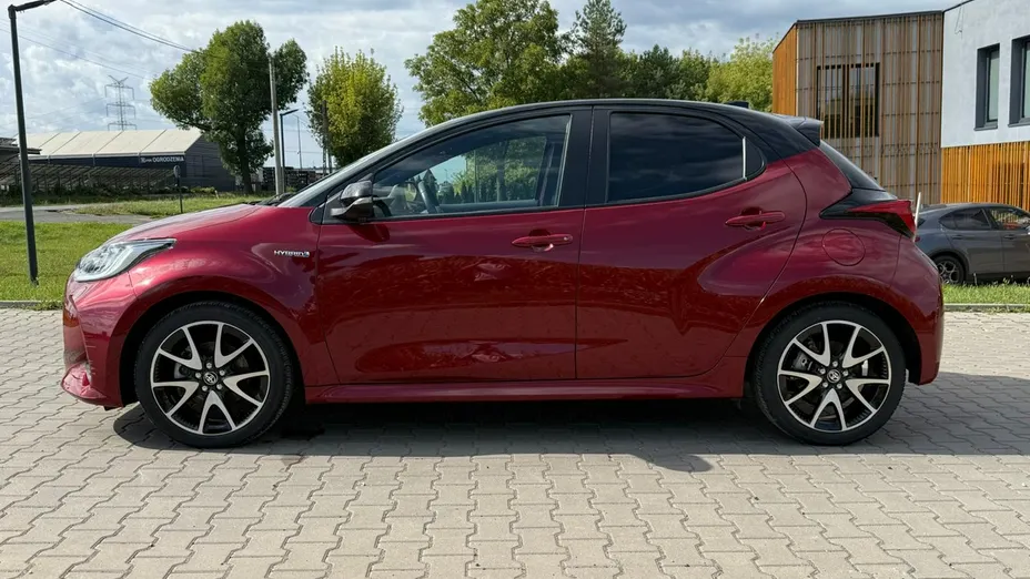 TOYOTA Yaris -