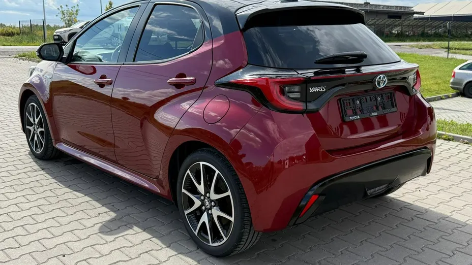 TOYOTA Yaris -
