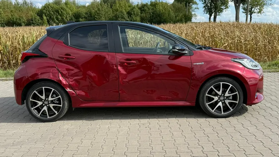 TOYOTA Yaris -