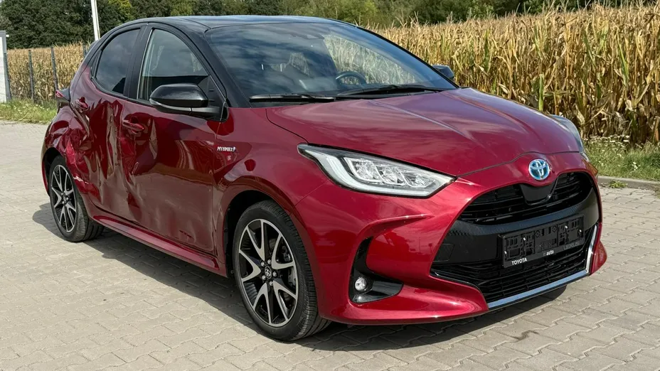 TOYOTA Yaris -