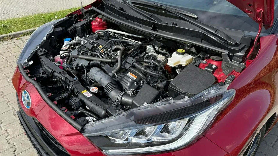 TOYOTA Yaris -