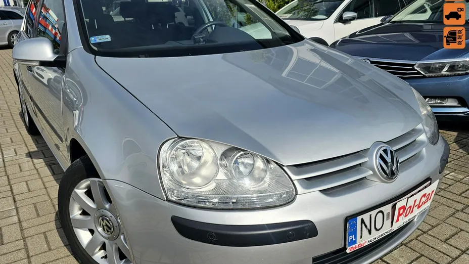 VOLKSWAGEN Golf -