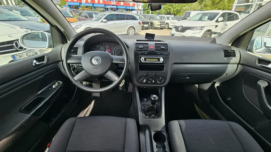 VOLKSWAGEN Golf -