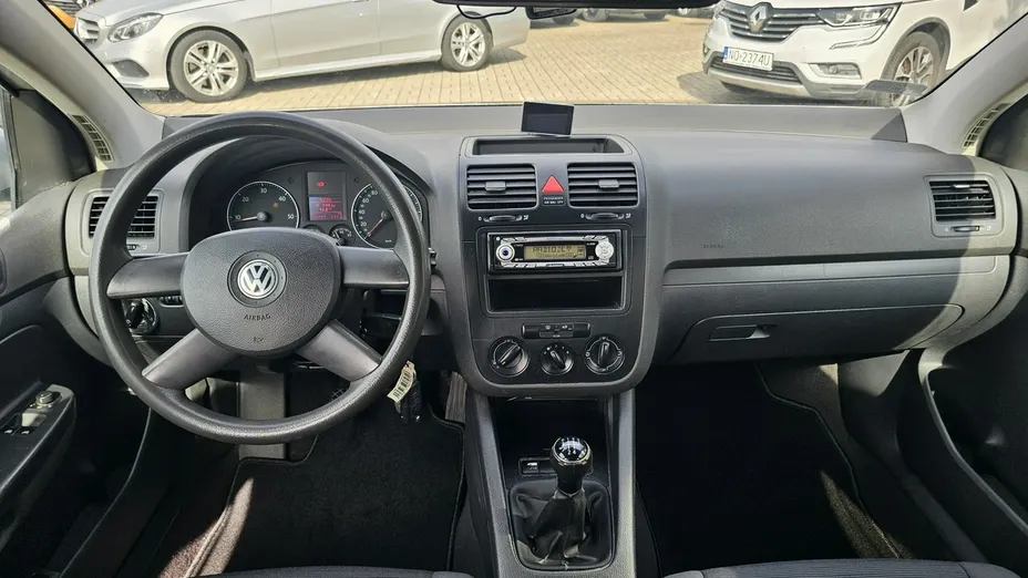 VOLKSWAGEN Golf -