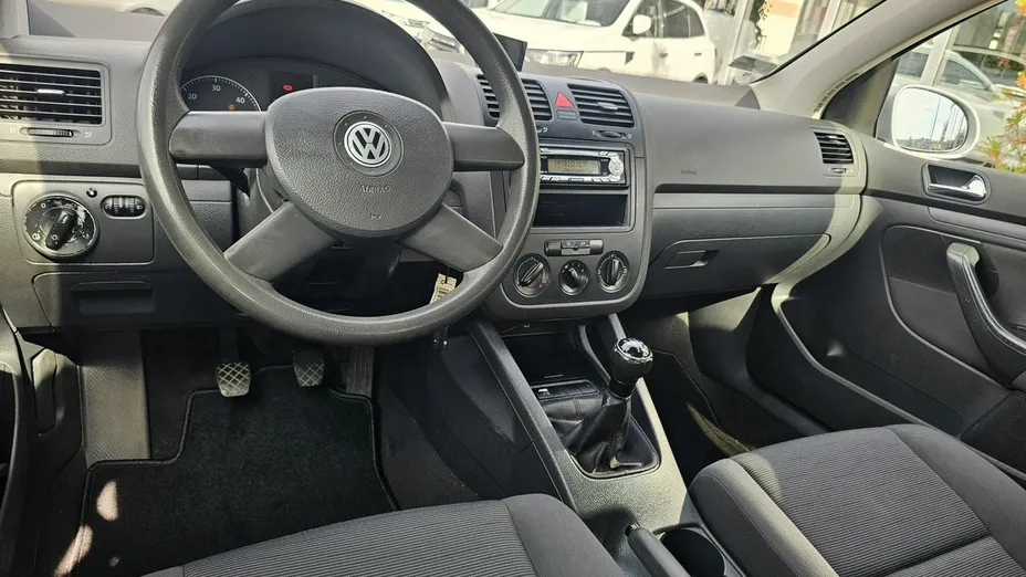 VOLKSWAGEN Golf -