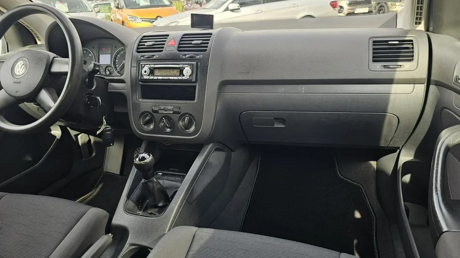 VOLKSWAGEN Golf -