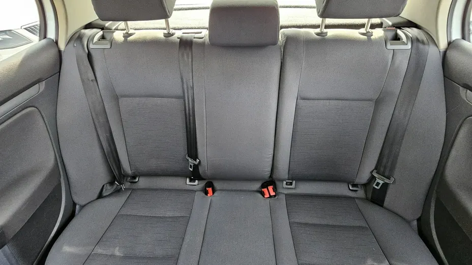 VOLKSWAGEN Golf -