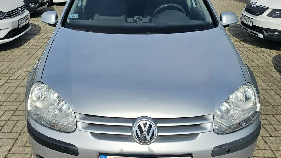 VOLKSWAGEN Golf -